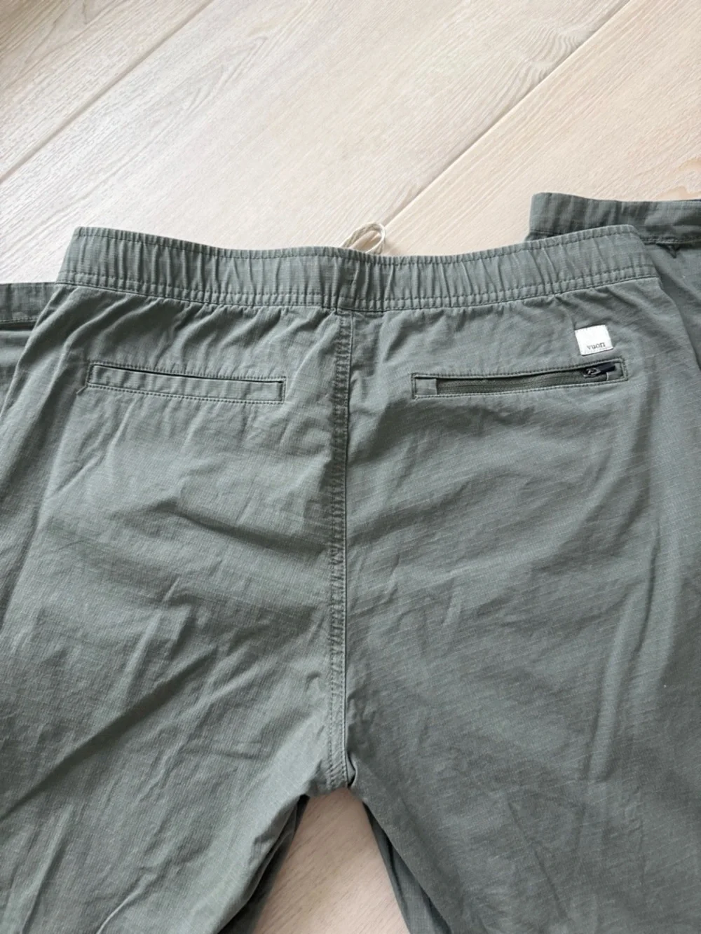 Vuori Ripstop Jogger Pants Women’s Medium | Olive Green | Hiking Travel - Picture 3 of 3